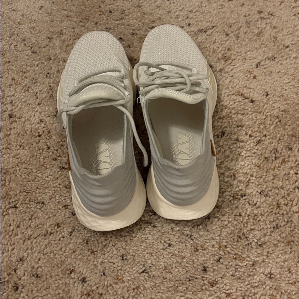 Lightly worn New Balance size 7.5 Fresh Foam Roav sneaker. - Picture 2 of 3